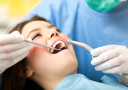 PERIODONCIA Tratamientos destinados a sanear, recuperar y mantener la encía y su unión al diente, en CLÍNICA DENTAL CIURANA, CASTELLDEFELS